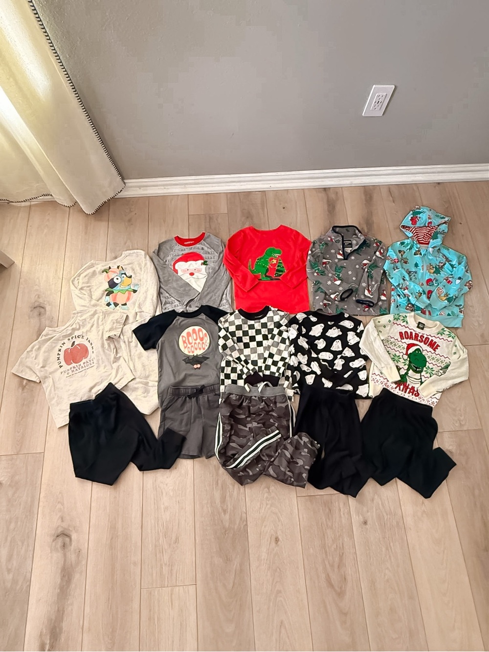 BOYS CUTE COMFY FALL WINTER HALLOWEEN CHRISTMAS HOLIDAY CLOTHING BUNDLE SIZE 4T